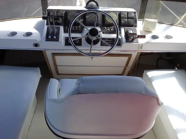 Slide: The Image of Bayliner 3288 Motoryacht 1990 - 7