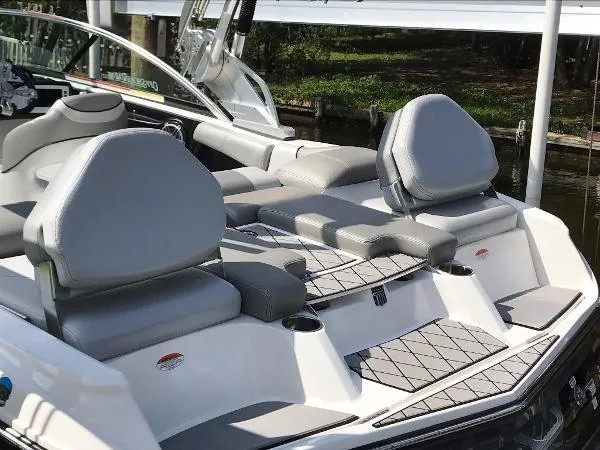 Slide: The Image of Mastercraft X20 2015 - 4