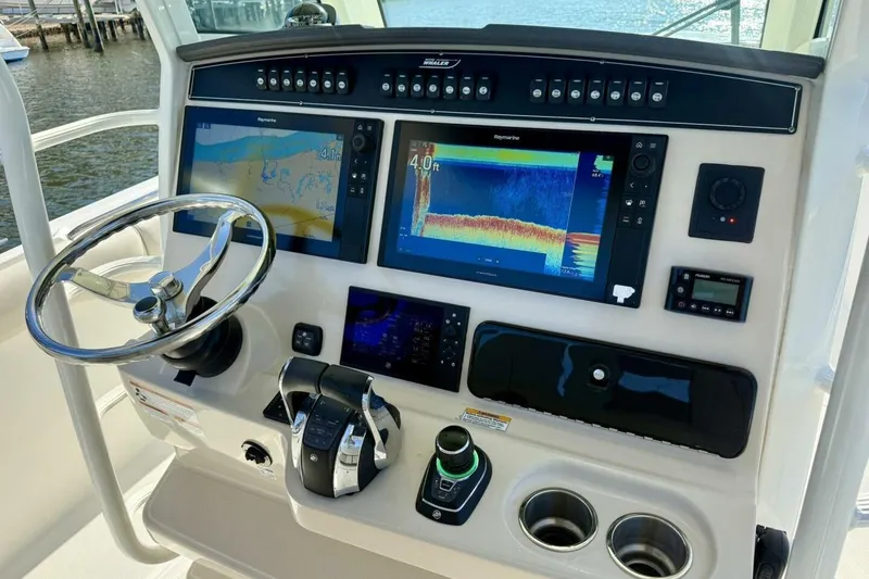 Slide: The Image of 2018 Boston Whaler 330 Outrage - Hem/Electronics - 10