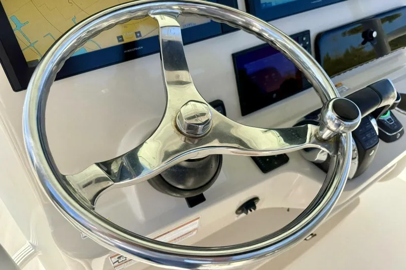 Slide: The Image of 2018 Boston Whaler 330 Outrage - Hem/Electronics - 11