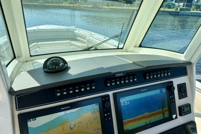 Slide: The Image of 2018 Boston Whaler 330 Outrage - Hem/Electronics - 16
