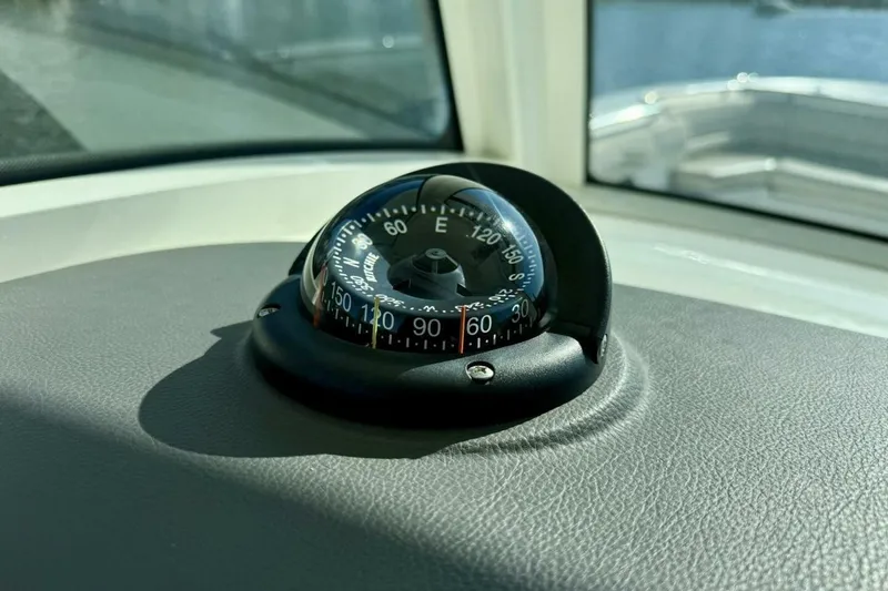 Slide: The Image of 2018 Boston Whaler 330 Outrage - Hem/Electronics - 18