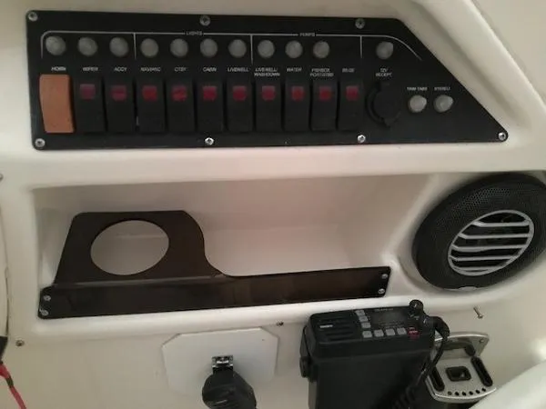 Slide: The Image of Boston Whaler Conquest 2002 - 4
