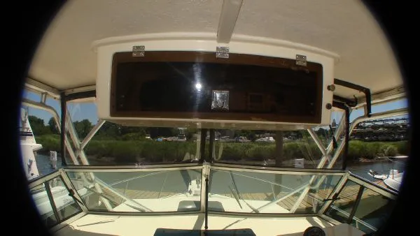 Slide: The Image of Parker Marine 2510 Walkaround 2005 - 11