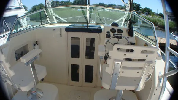 Slide: The Image of Parker Marine 2510 Walkaround 2005 - 7