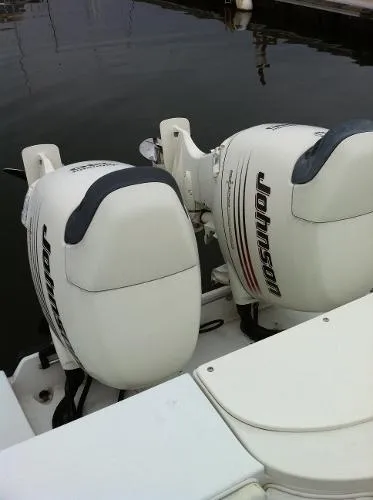 Slide: The Image of Seaswirl 2601 Walkaround O/B 2004 - 8