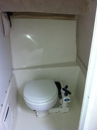 Slide: The Image of Seaswirl 2601 Walkaround O/B 2004 - 9