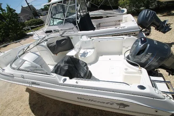Slide: The Image of Wellcraft 220 SPORTSMAN DC 2004 - 2