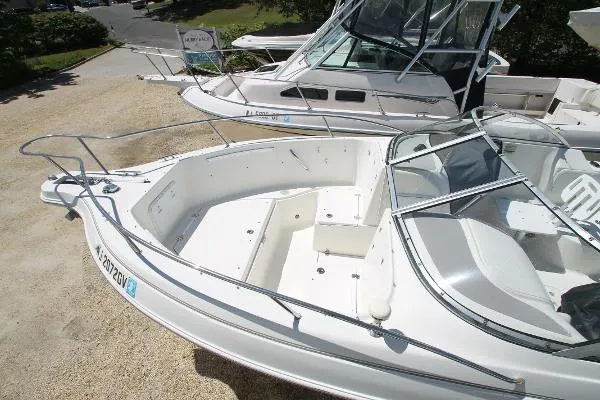 Slide: The Image of Wellcraft 220 SPORTSMAN DC 2004 - 3