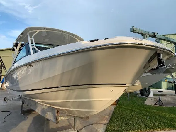 Slide: The Image of Boston Whaler 270 Vantage 2018 - 4