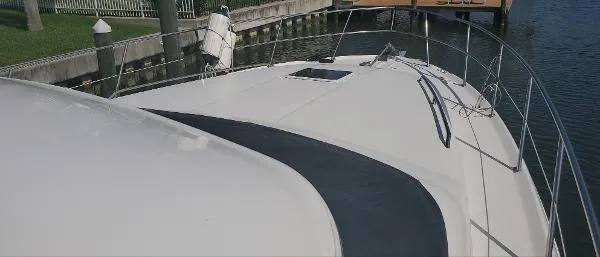 Slide: The Image of Sea Ray 400 Sedan Bridge 2000 - 2