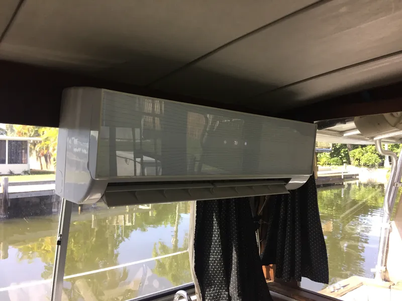 Slide: The Image of Bayliner 3888 Motoryacht 1988 - 11