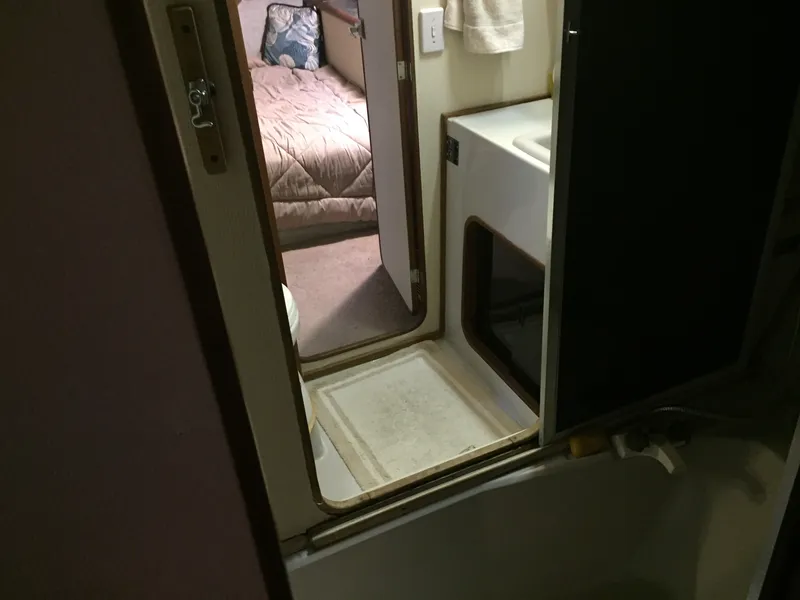 Slide: The Image of Bayliner 3888 Motoryacht 1988 - 5