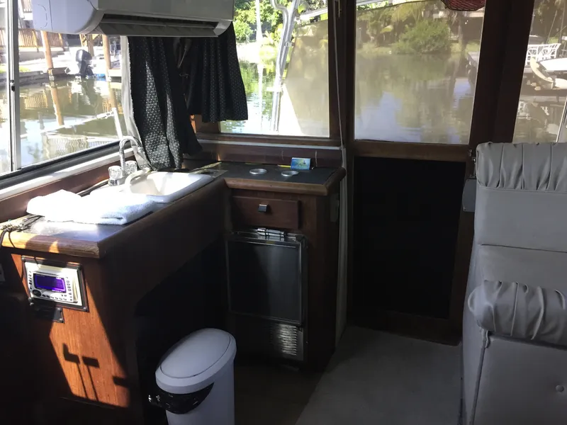 Slide: The Image of Bayliner 3888 Motoryacht 1988 - 7