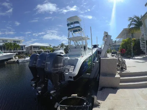 Slide: The Image of Yellowfin 36 CC Offshore 2018 - 2
