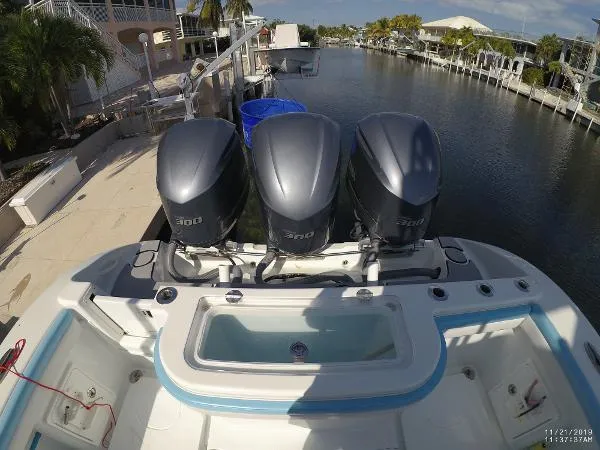 Slide: The Image of Yellowfin 36 CC Offshore 2018 - 4