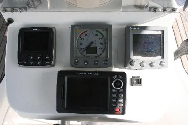 Slide: The Image of Beneteau 331 2004 - 3