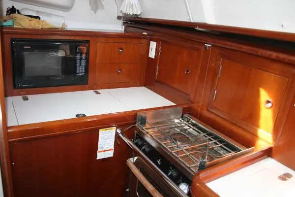 Slide: The Image of Beneteau 331 2004 - 6