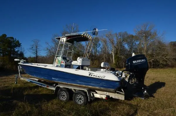 Slide: The Image of Triton 240LTS w/2017 Suzuki 2005 - 1