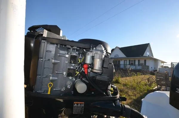 Slide: The Image of Triton 240LTS w/2017 Suzuki 2005 - 11