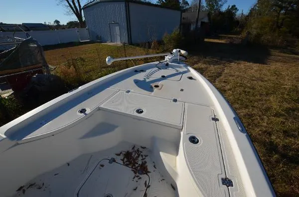 Slide: The Image of Triton 240LTS w/2017 Suzuki 2005 - 2