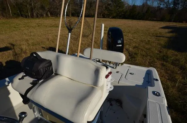 Slide: The Image of Triton 240LTS w/2017 Suzuki 2005 - 6