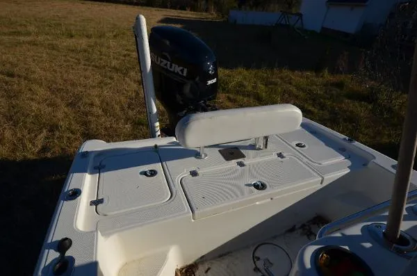 Slide: The Image of Triton 240LTS w/2017 Suzuki 2005 - 7