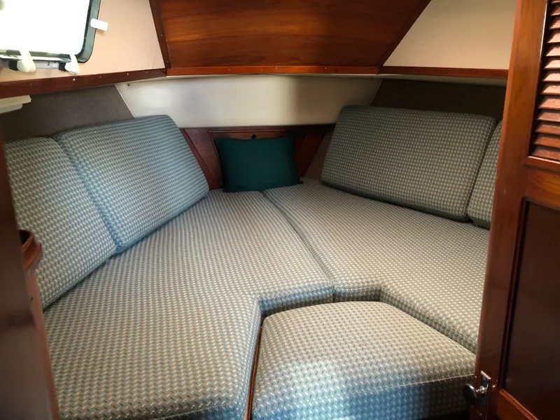 Slide: The Image of Endeavour Center Cockpit Sailboat 1984 - 10