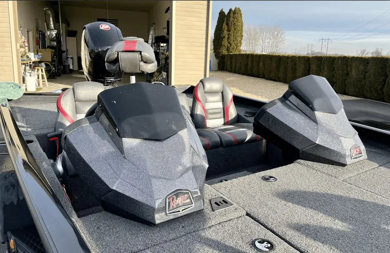 Slide: The Image of Ranger RT198P 2019 - 10