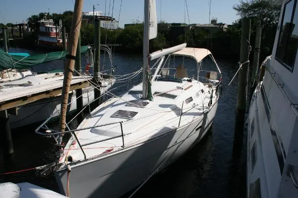 Slide: The Image of Beneteau 323 Keel Centerboard 2005 - 0