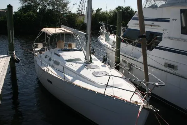 Slide: The Image of Beneteau 323 Keel Centerboard 2005 - 1