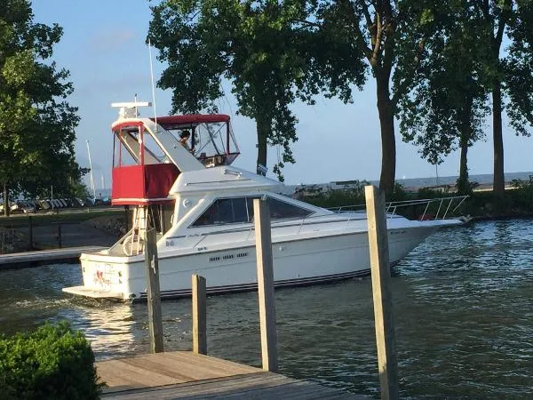 Slide: The Image of Sea Ray 345 Sedan Bridge 1989 - 0