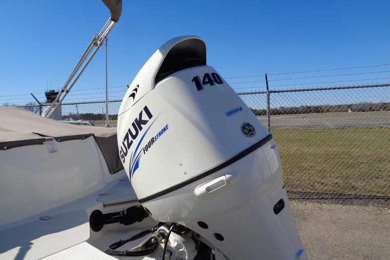 Slide: The Image of 2016 Stingray 192 SC boat with Suzuki 140 four-stroke outboard motor. - 6