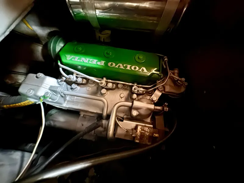 Slide: The Image of Volvo Penta engine in 1990 Contessa 32. - 21