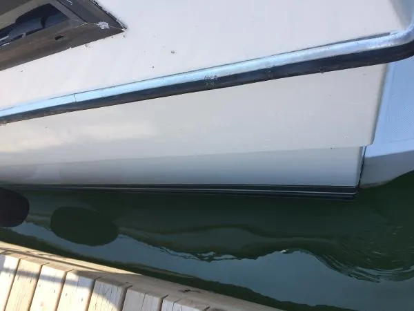 Slide: The Image of Cooper Prowler 10M Sundeck 1985 - 7