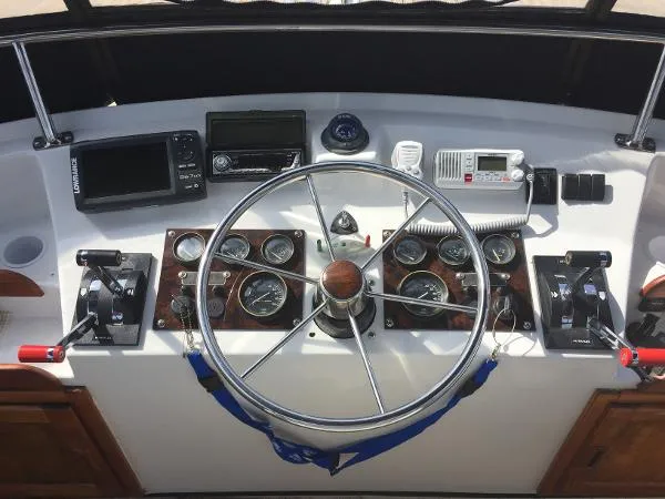 Slide: The Image of Cooper Prowler 10M Sundeck 1985 - 8