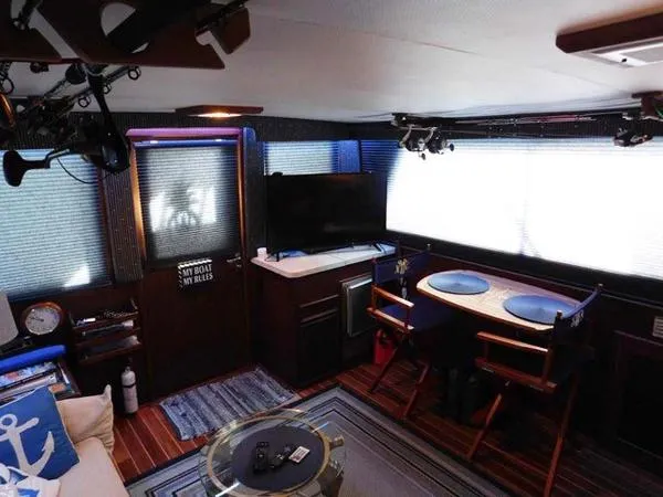 Slide: The Image of Hatteras 43 Convertible 1981 - 11