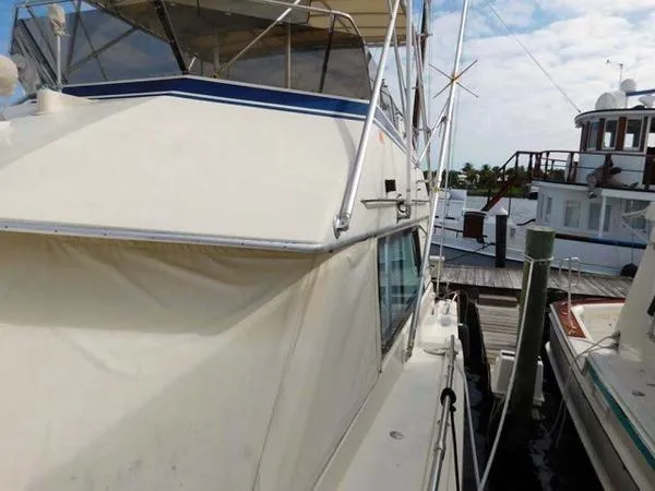 Slide: The Image of Hatteras 43 Convertible 1981 - 7