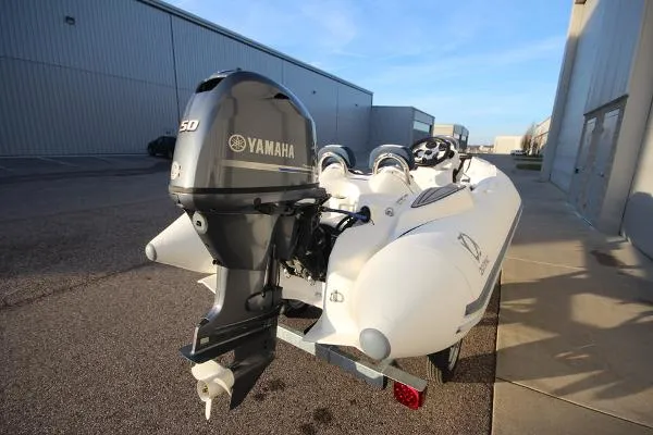 Slide: The Image of Zodiac Yachtline 400 Deluxe NEO GL Edition 50hp In Stock 2021 - 4