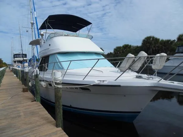 Slide: The Image of Bayliner 3587 Motoryacht 1997 - 0