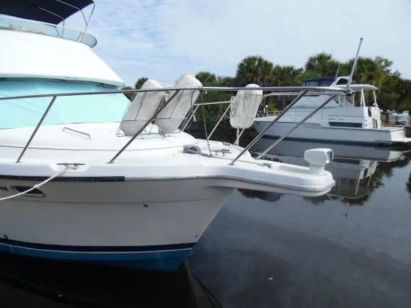 Slide: The Image of Bayliner 3587 Motoryacht 1997 - 2