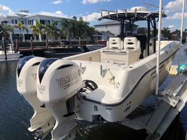 Slide: The Image of Hydra-Sports 3000 Center Console 2015 - 1