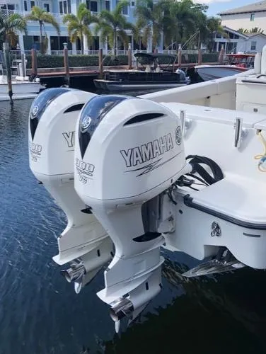 Slide: The Image of Hydra-Sports 3000 Center Console 2015 - 2