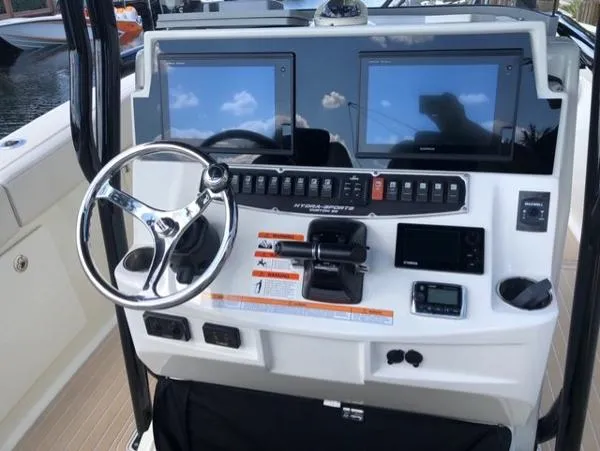 Slide: The Image of Hydra-Sports 3000 Center Console 2015 - 4