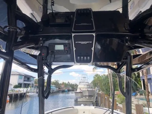Slide: The Image of Hydra-Sports 3000 Center Console 2015 - 5