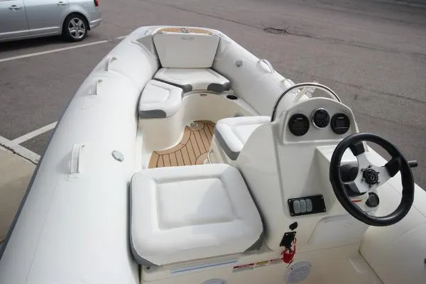 Slide: The Image of Zodiac Yachtline 490 Deluxe NEO 90hp In Stock 2020 - 6