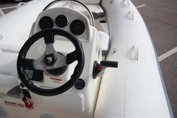 Slide: The Image of Zodiac Yachtline 490 Deluxe NEO 90hp In Stock 2020 - 7
