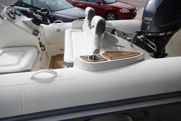 Slide: The Image of Zodiac Yachtline 490 Deluxe NEO 90hp In Stock 2020 - 8