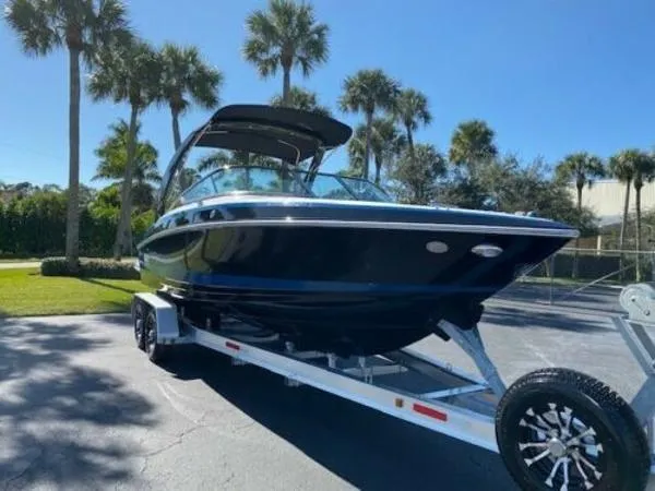 Slide: The Image of Regal 2500 Bowrider 2016 - 1