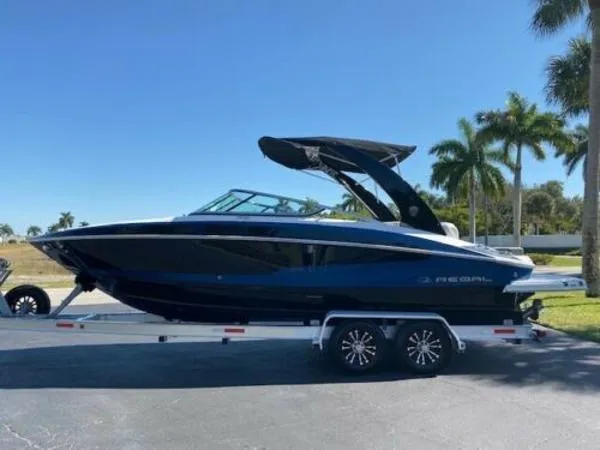 Slide: The Image of Regal 2500 Bowrider 2016 - 7